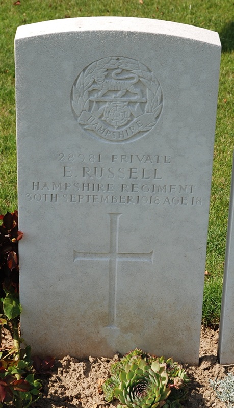 grave for e russell