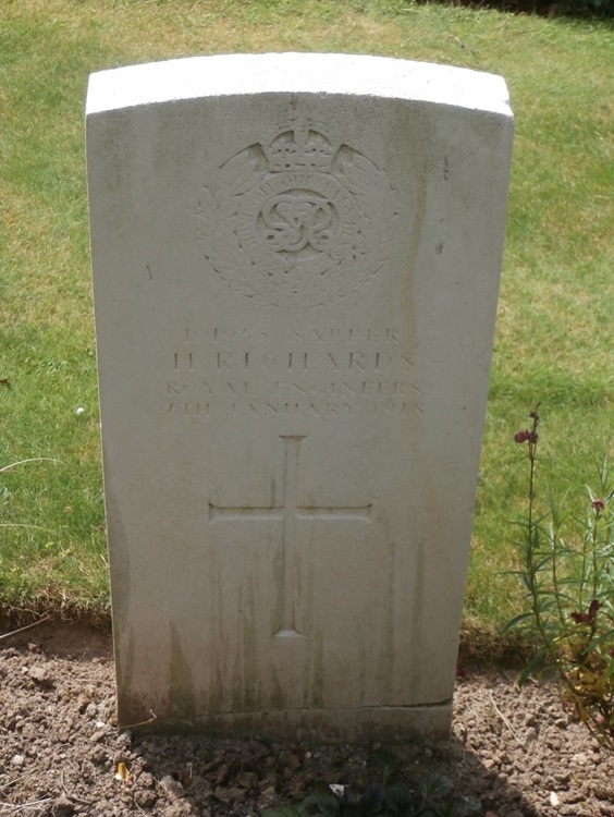 grave for h richards